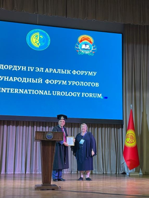 Kırgız Devlet Tıp Akademisi Fahri Profesörlük ödülü